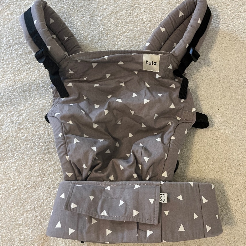 Tula Free to Grow Carrier-Gray with White Triangle Print